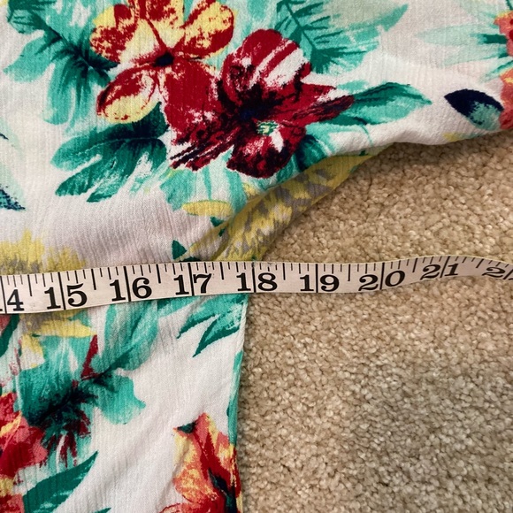 Beautiful matching set. Top and skirt Cool comfy rayon, crinkled material. Sz PM - Picture 9 of 16